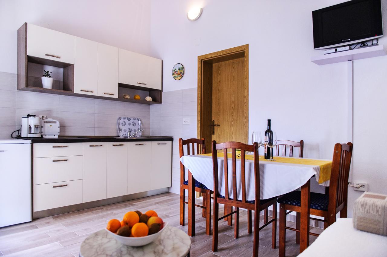 Apartments Mila Marina Luaran gambar