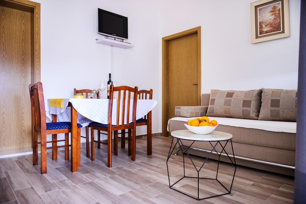 Apartments Mila Marina Luaran gambar