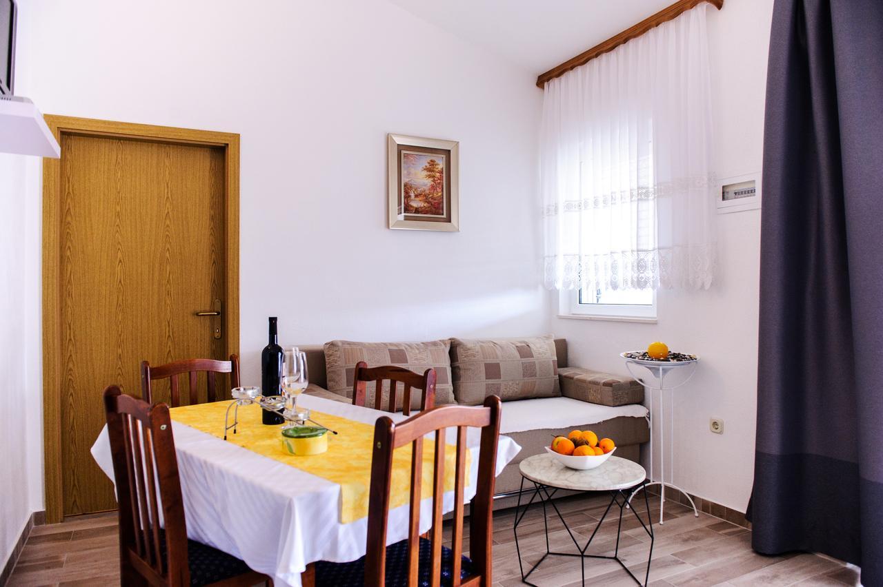 Apartments Mila Marina Luaran gambar