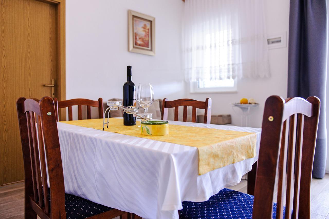 Apartments Mila Marina Luaran gambar