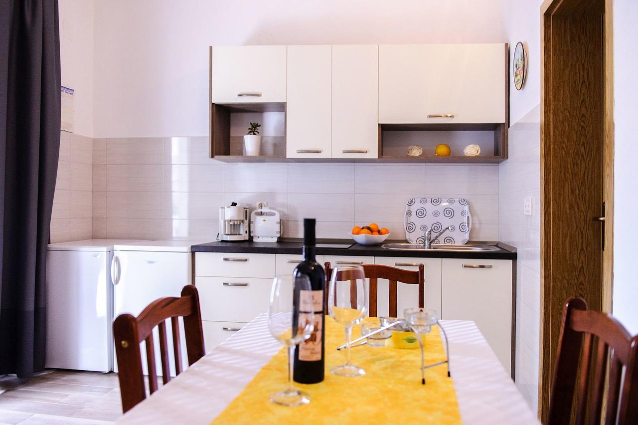 Apartments Mila Marina Luaran gambar