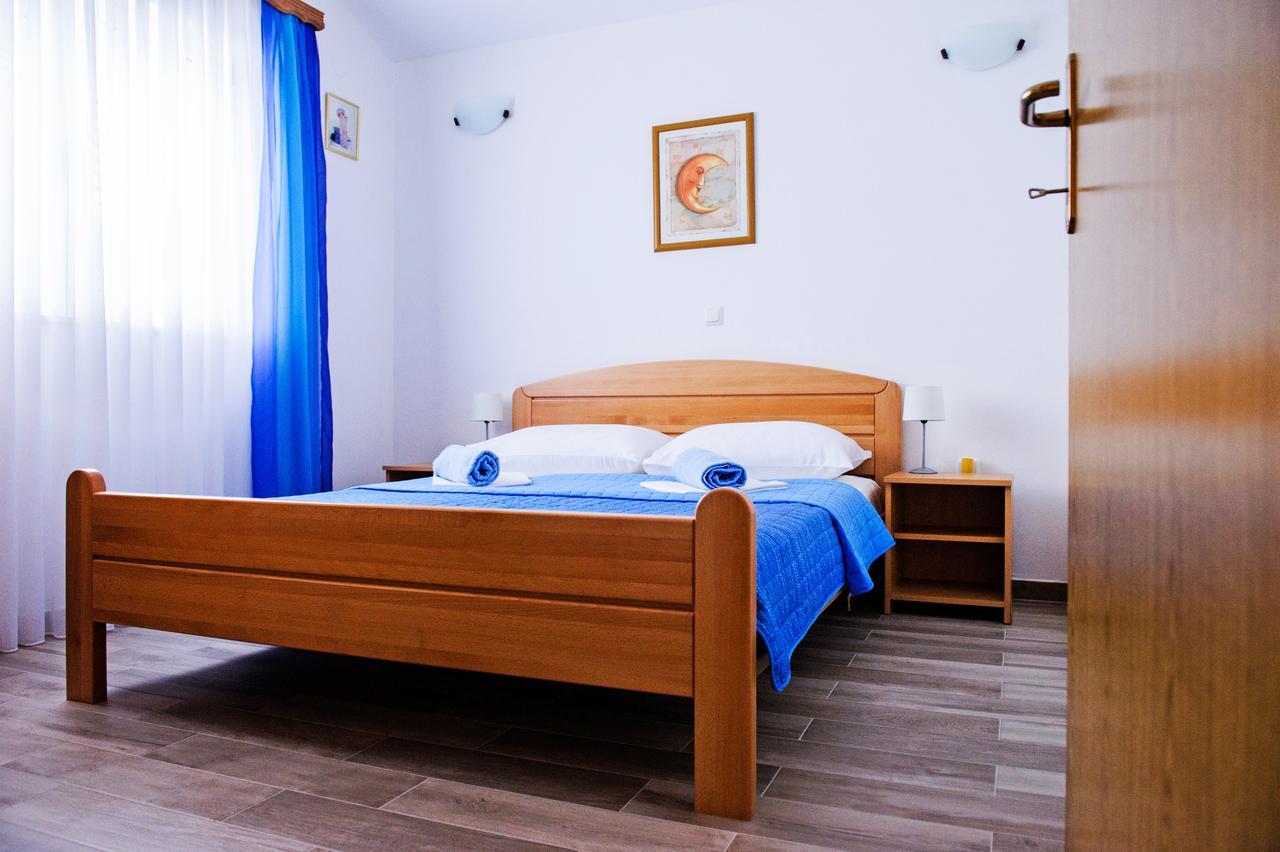 Apartments Mila Marina Luaran gambar